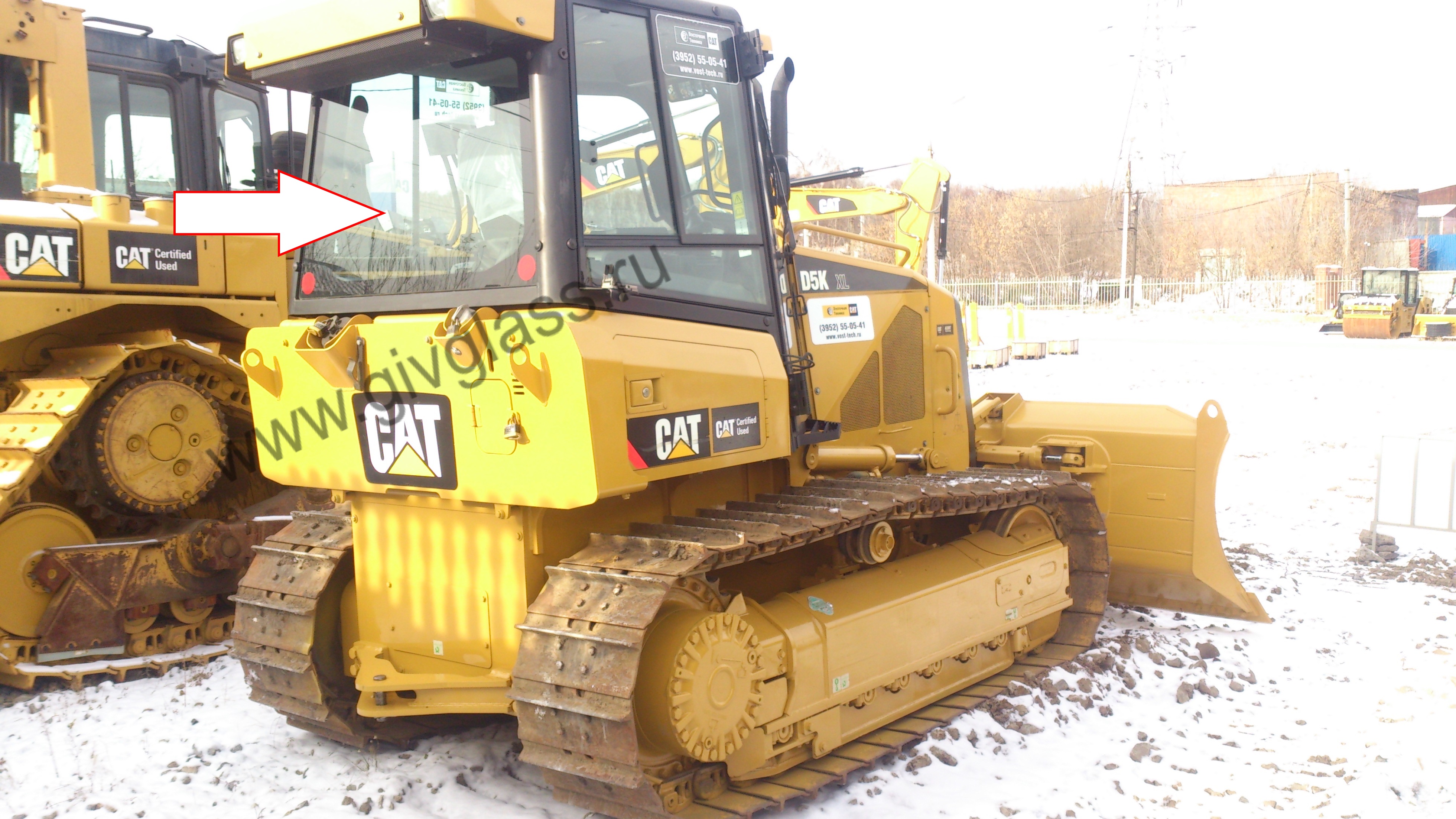 Бульдозер Caterpillar D5K XL / D6K - Стекло заднее (закаленное)